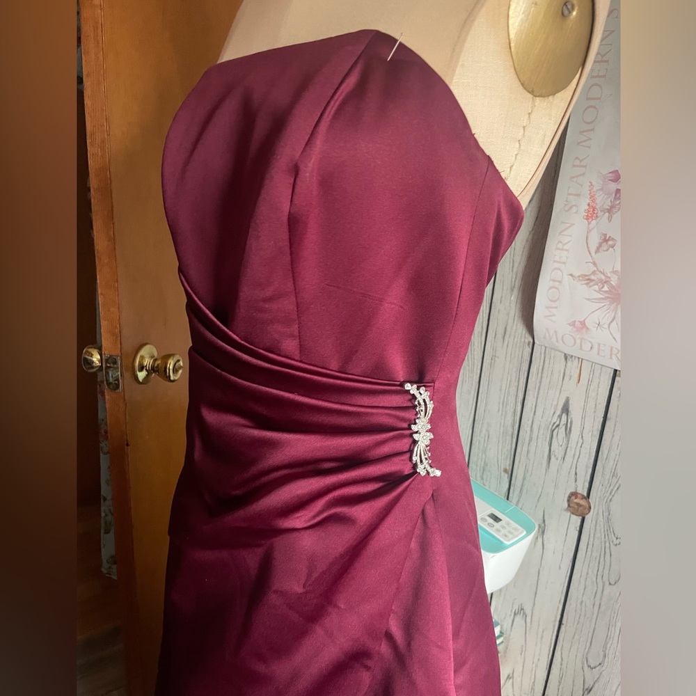 Wine satin strapless formal gown in size 10